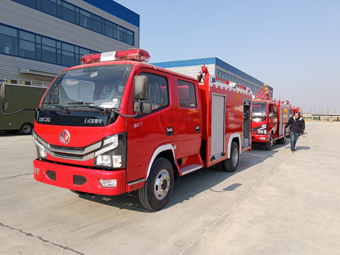 5噸消防灑水車價格_石油化工冶煉廠消防車_1.5-3.5噸水罐消防車現(xiàn)車價格