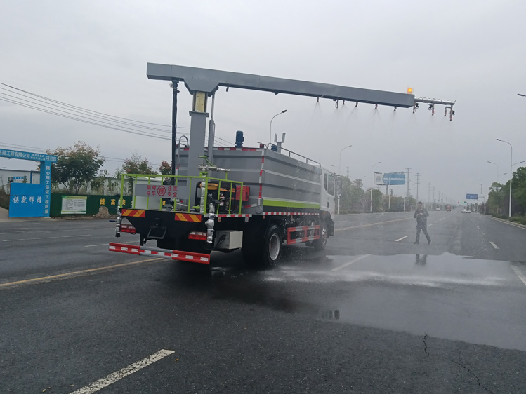 東風D9免稅的鐵路抑塵車--12噸降塵灑水車_呂梁煤炭抑塵劑噴灑車-降塵灑水車_裝卸煤炭防塵車