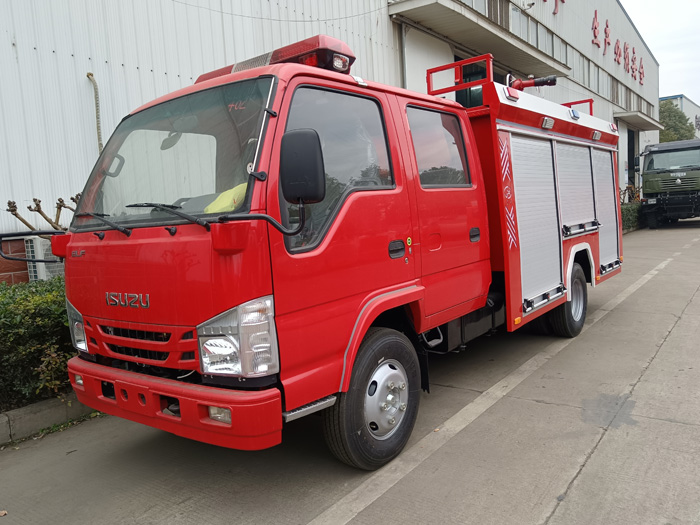5噸消防灑水車多少錢_油庫貨場港口碼頭消防車_2.5-5噸泡沫消防車現(xiàn)車報價