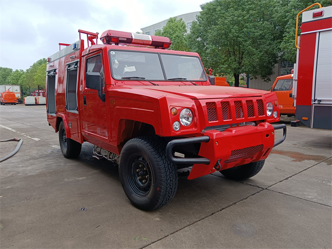 森林巡邏消防車_越野消防灑水車_內(nèi)蒙古遼寧_山區(qū)林場草原消防救火車_越野四驅(qū)運(yùn)兵突擊消防車