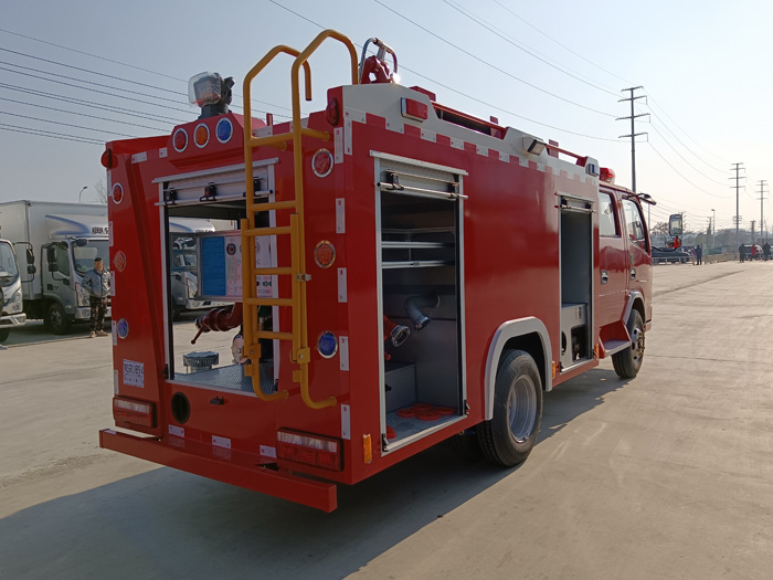5噸消防灑水車廠家_商業(yè)區(qū)倉(cāng)庫(kù)消防車_1.5-3.5噸水罐消防車現(xiàn)車價(jià)格