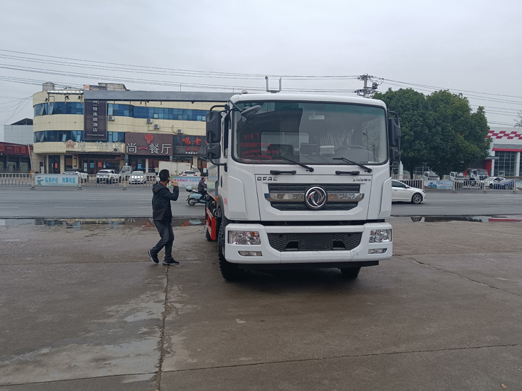 東風D9免稅的鐵路抑塵車--12噸降塵灑水車_呂梁煤炭抑塵劑噴灑車-降塵灑水車_裝卸煤炭防塵車