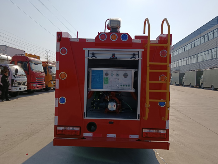 5噸消防灑水車多少錢_糧庫重點防火單位消防車_2.5-5噸泡沫消防車現(xiàn)車報價