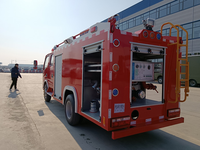 5噸消防灑水車廠家_商業(yè)區(qū)倉庫消防車_2.5-5噸泡沫消防車現(xiàn)車報價