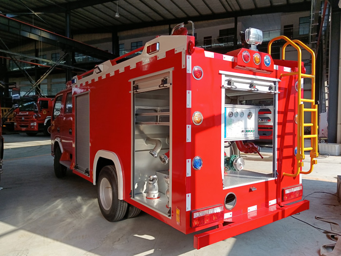 5噸消防灑水車多少錢_糧庫重點(diǎn)防火單位消防車_1.5-3.5噸水罐消防車現(xiàn)車價(jià)格